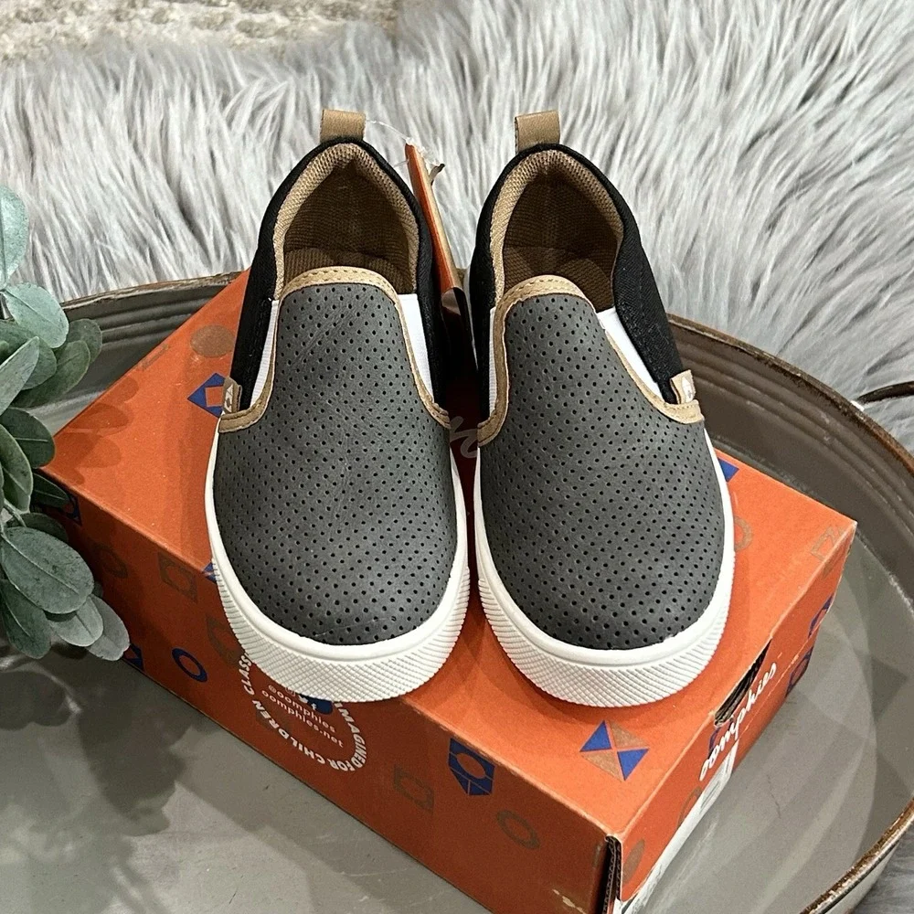 OOMPHIES Rascal II Grey/Black Slip-On Shoe Size 8C NEW